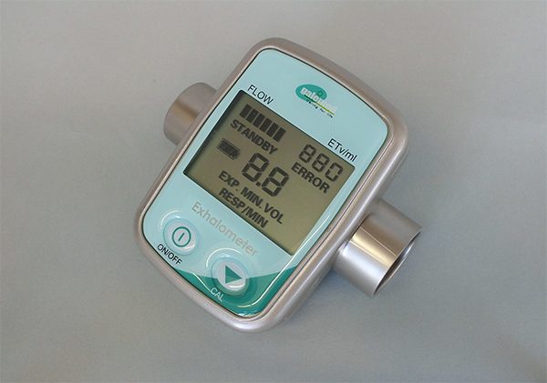 デジタル換気量測定器 エクスハローメータ – 医療機器を通じて社会に 